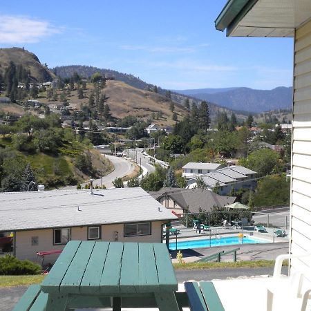 Pleasant View Motel Summerland Exterior photo
