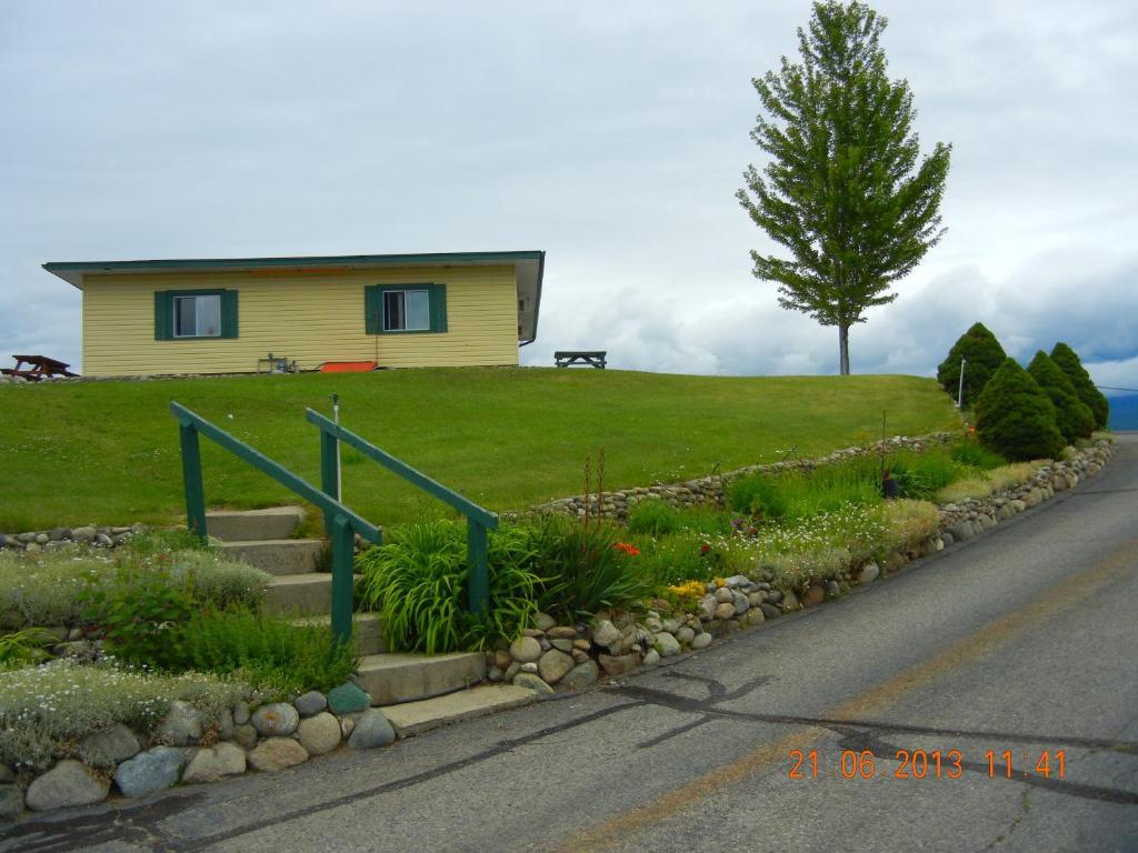 Pleasant View Motel Summerland Exterior photo