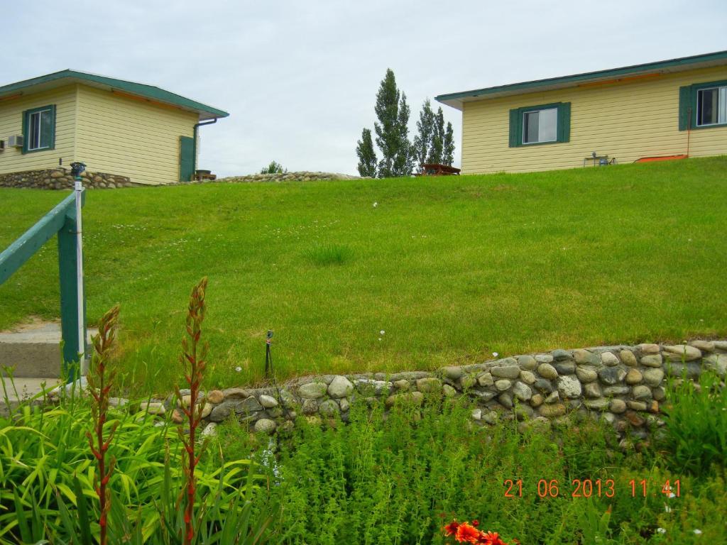 Pleasant View Motel Summerland Exterior photo