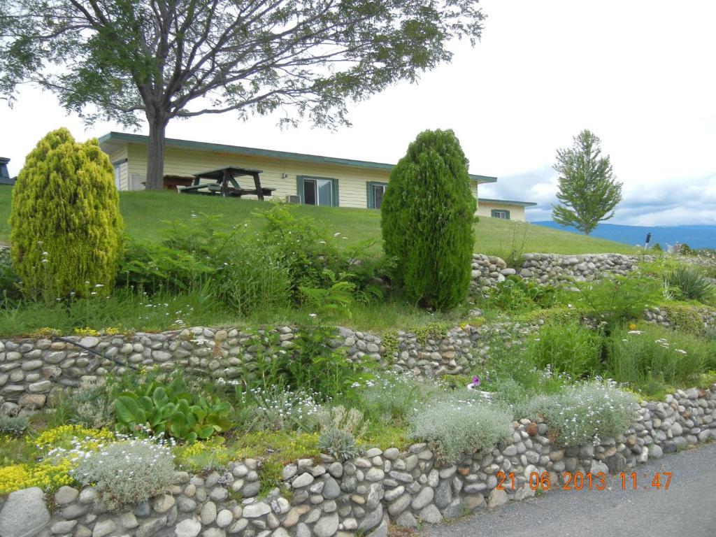 Pleasant View Motel Summerland Exterior photo